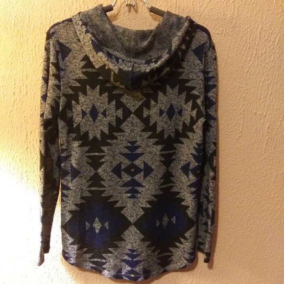 Aztec sweater - Picture 2 of 2